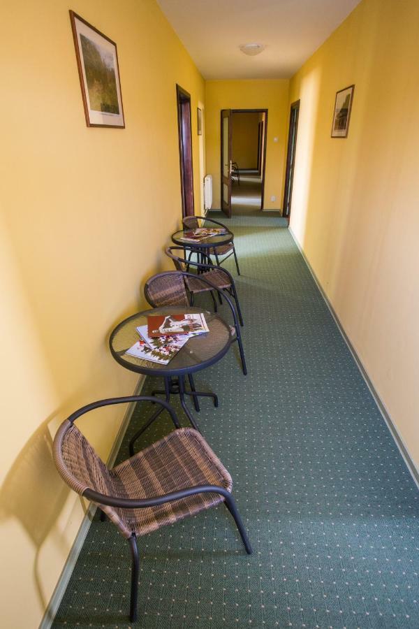 Camere De Inchiriat Hatuica Экстерьер фото