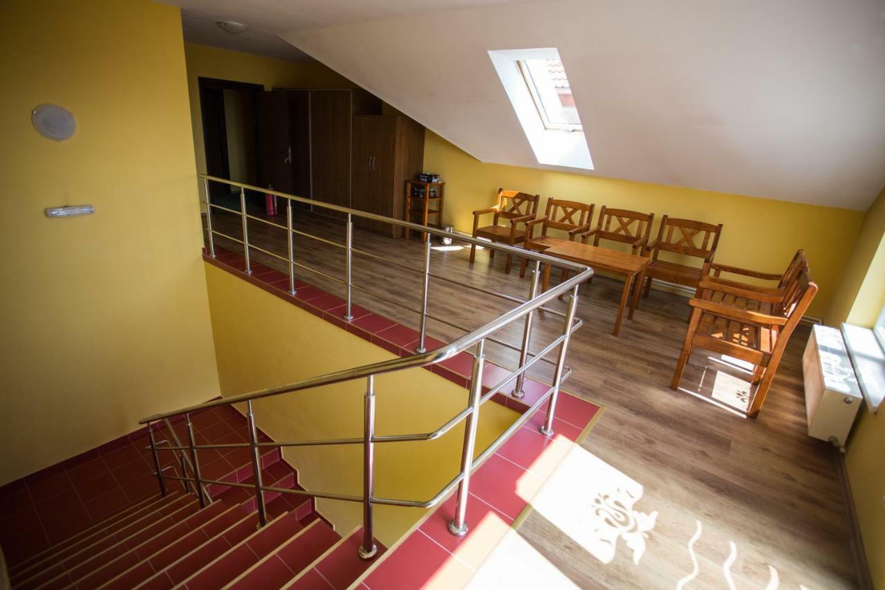 Camere De Inchiriat Hatuica Экстерьер фото